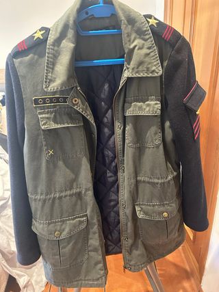 Chaqueta militar verde y negra