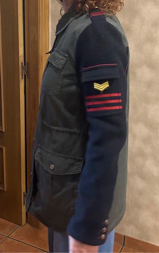 Chaqueta militar verde y negra