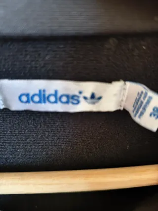 Chaqueta Adidas Negra y Dorada