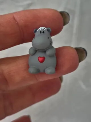 Spilla NICI ippopotamo mini cuore rosso