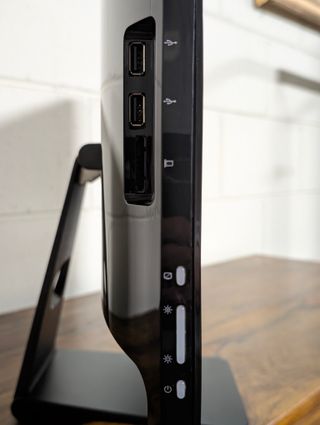 SiComputer All-in-One i5-7400 8/128GB SSD W11 Pro