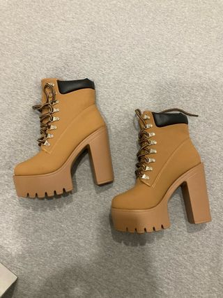 Botas Beige Plataforma Tacón