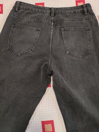 Pantalón vaquero negro