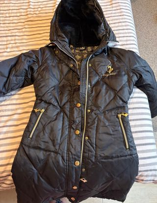 Abrigo de plumas negro con capucha 12 años
