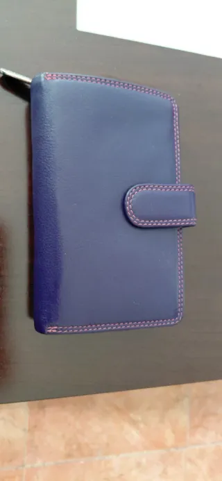 Cartera de mujer morada