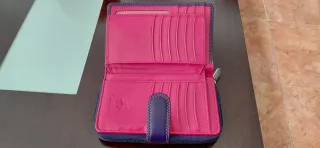 Cartera de mujer morada