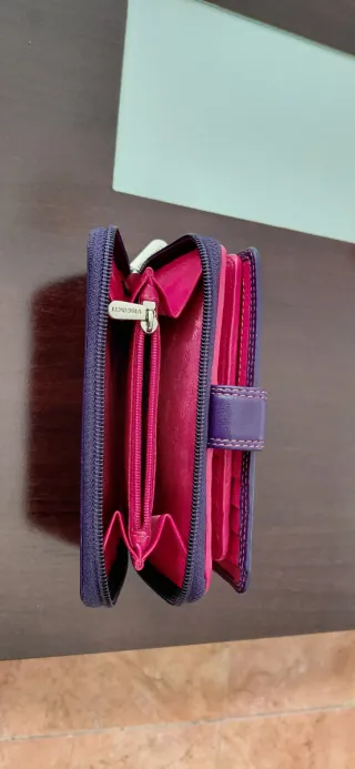 Cartera de mujer morada