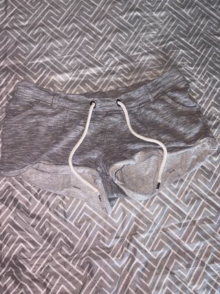 Pantalón corto gris tiro bajo