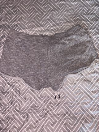 Pantalón corto gris tiro bajo