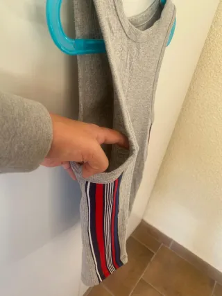 Top Bershka gris Talla S con rayas laterales