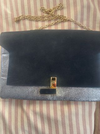 Bolso de mano negro y plateado