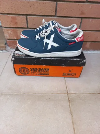 Zapatillas Munich azules y blancas