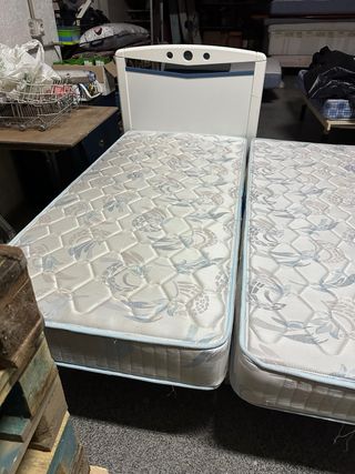 Cama completa: colchón, cabezal y somier