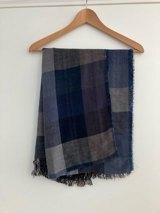 Sciarpa invernale a quadri blu e grigio