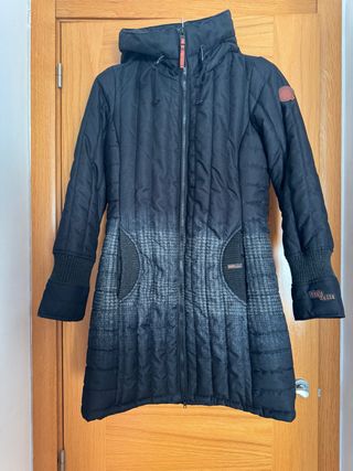 Abrigo acolchado mujer negro y gris