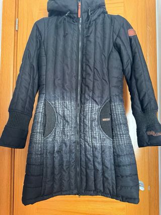 Abrigo acolchado mujer negro y gris