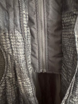 Abrigo acolchado mujer negro y gris