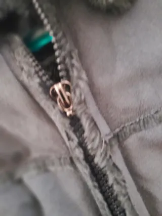 Chaqueta calentita con pelo por dentro