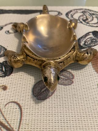 Cenicero de bronce con forma de tortuga