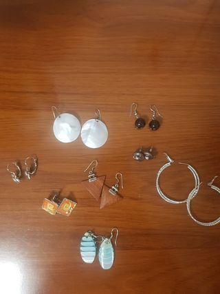 Pendientes de varios estilos