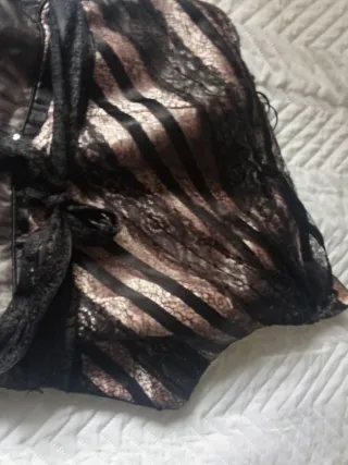 Vestido de fiesta negro y dorado