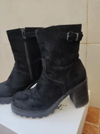Botas negras tacón con hebilla