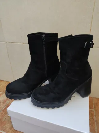 Botas negras tacón con hebilla
