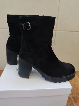 Botas negras tacón con hebilla