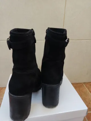 Botas negras tacón con hebilla