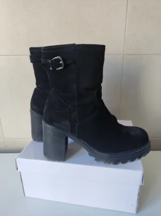 Botas negras tacón con hebilla