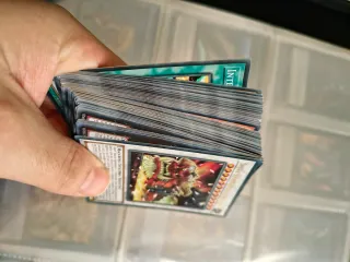Lotto carte di Yu-Gi-Oh