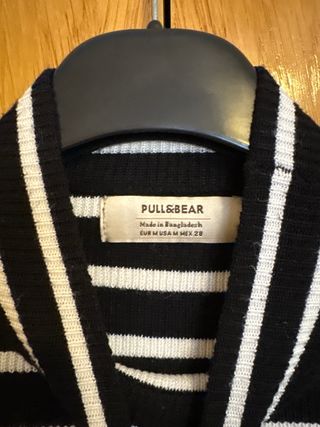 Jersey cuello alto rayas blanco y negro