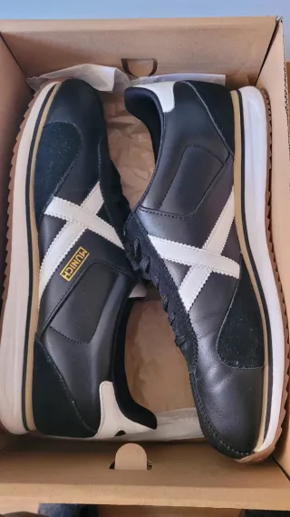 Zapatillas Munich Negras y Blancas