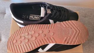 Zapatillas Munich Negras y Blancas
