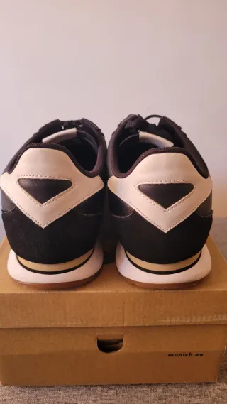 Zapatillas Munich Negras y Blancas
