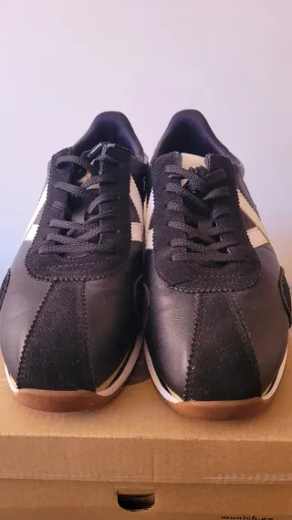 Zapatillas Munich Negras y Blancas