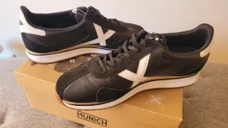 Zapatillas Munich Negras y Blancas