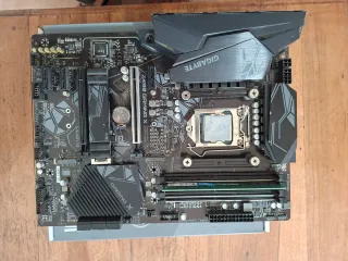 Placa base + procesador + memoria