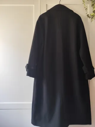 Abrigo negro Zara