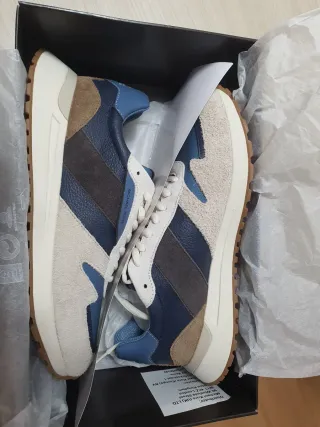 Zapatillas Michael Kors Beige y Azul 10