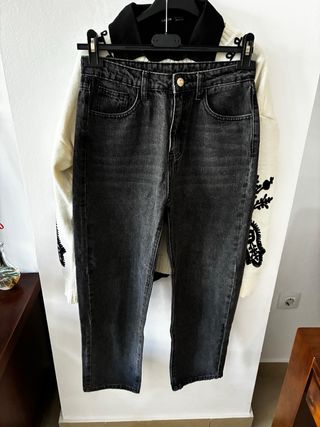 Conjunto jersey bordado con camisa y vaquero