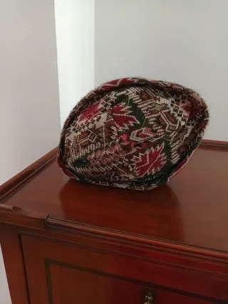 Gorra bordada estilo turco