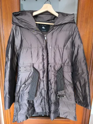 Abrigo acolchado de plumas Zara marrón