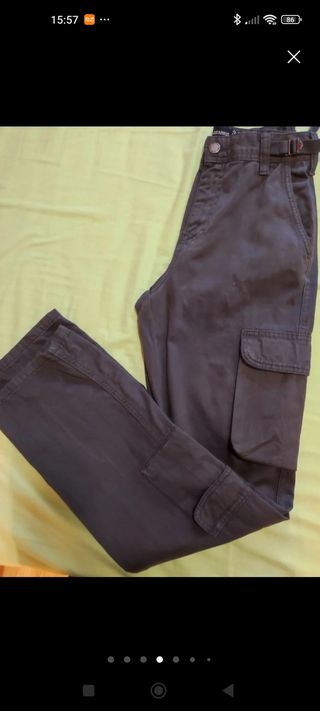 Pantalón tipo cargo