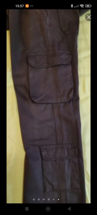 Pantalón tipo cargo