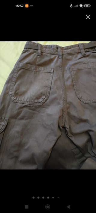 Pantalón tipo cargo