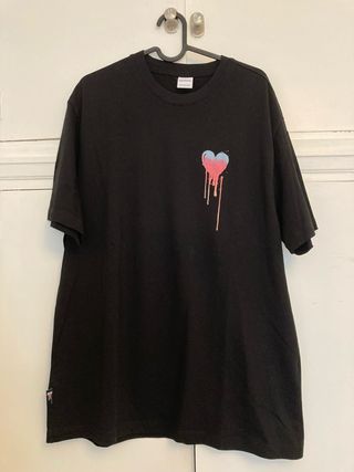 Camiseta Bershka Corazón Rosa y Azul