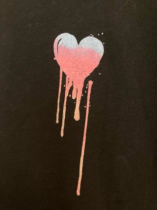 Camiseta Bershka Corazón Rosa y Azul