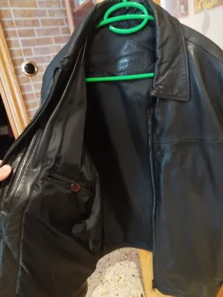 Chaqueta de piel natural negra