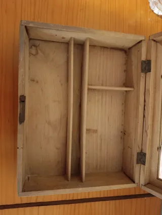 Joyero antiguo con rosas